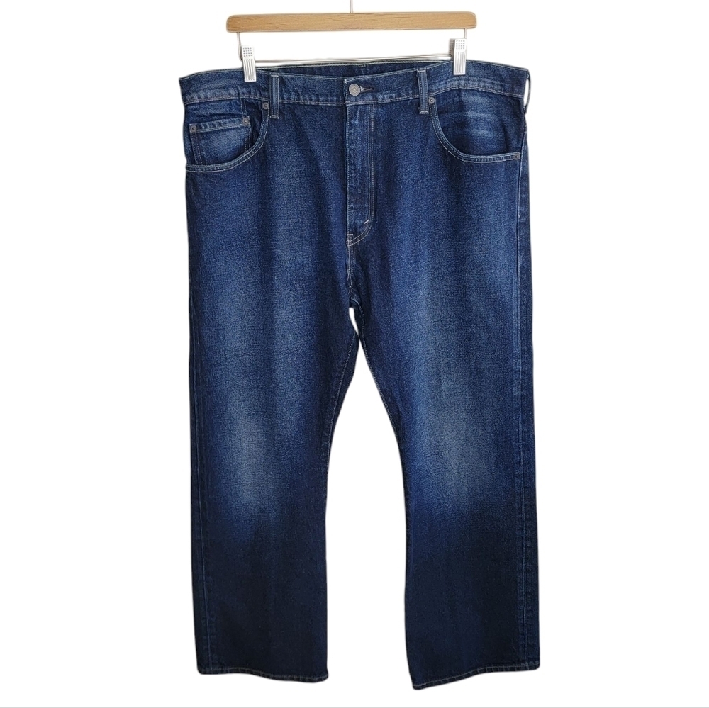 Levi's | Medium-Dark Wash Relaxed Fit Jeans Size 38